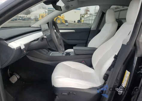 2024 Tesla Model Y z USA, uszkodzony, nr VIN 7SAYGDEE0RF201151